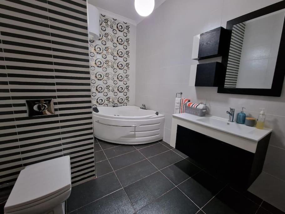 City Center Properties - Modern Two Bedroom Apartment With A Hot Tub And Amazing Location St. Paul's Bay Exterior photo