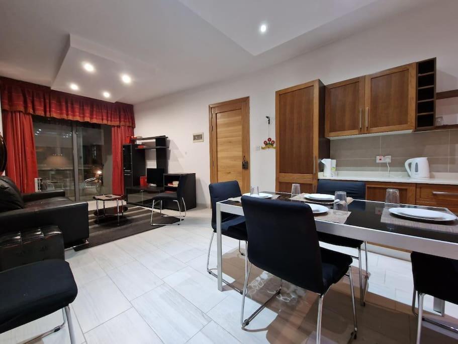 City Center Properties - Modern Two Bedroom Apartment With A Hot Tub And Amazing Location St. Paul's Bay Exterior photo